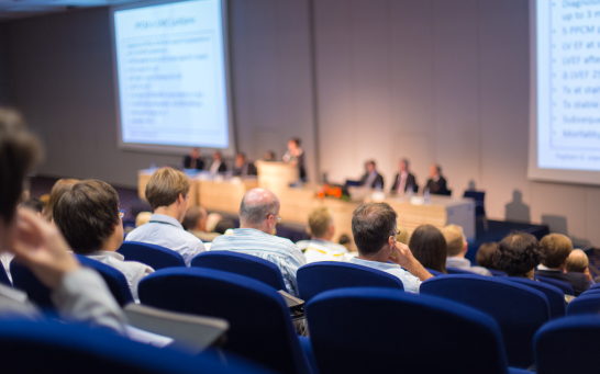 Publikum bei einer Konferenz